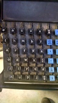 800px-Linotype_keyboard,_showing__etaoin_shrdlu__key_pattern